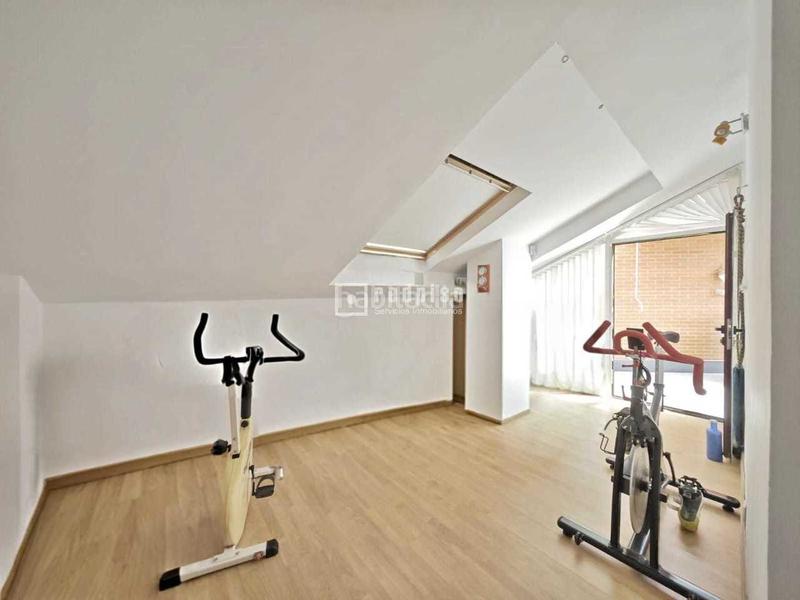 Foto f5698fbc-6b98-4dfc-88a4-141c24e00364. Attico con riscaldamento parcheggio piscina in Prado de Santo Domingo Alcorcón