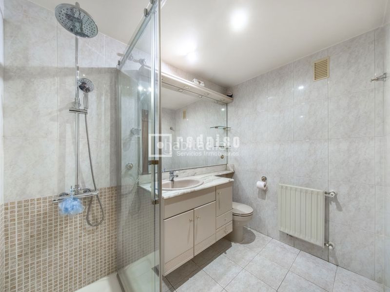 Foto e2f93035-6b5c-445a-a7d0-20b22df2e4a4. Pis amb calefacció aparcament piscina a Prado de Santo Domingo Alcorcón