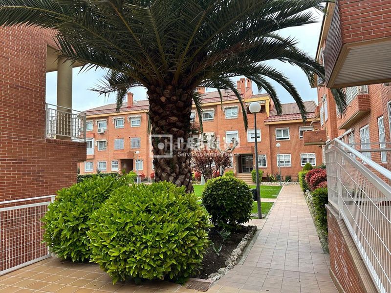 Foto dd309547-6d2e-4d82-ac35-ddccbdd37a20. Pis amb calefacció aparcament piscina a Prado de Santo Domingo Alcorcón