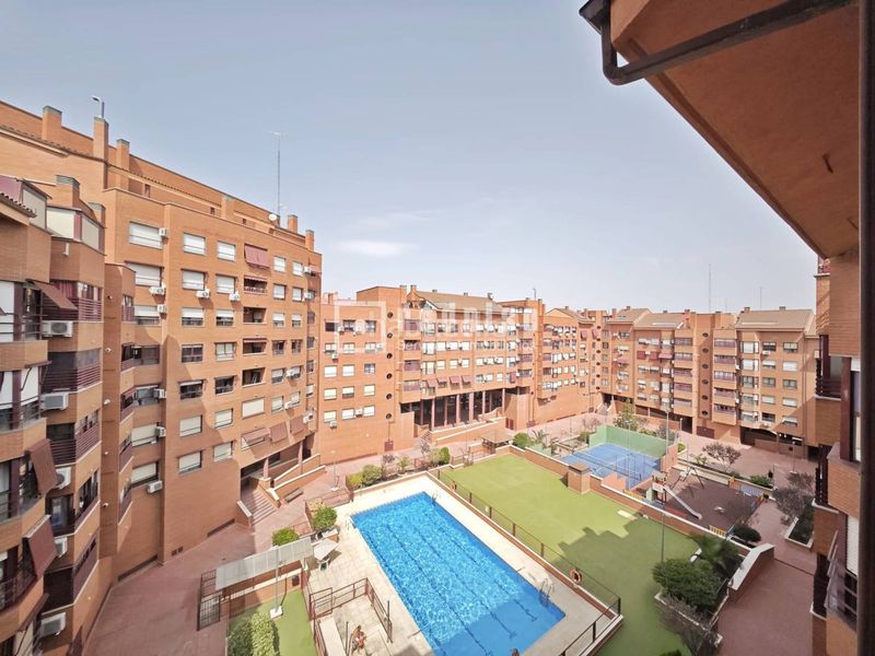 Foto 6927dbe4-b861-4131-9dda-ba5d083f2c96. Àtic amb calefacció aparcament piscina a Prado de Santo Domingo Alcorcón