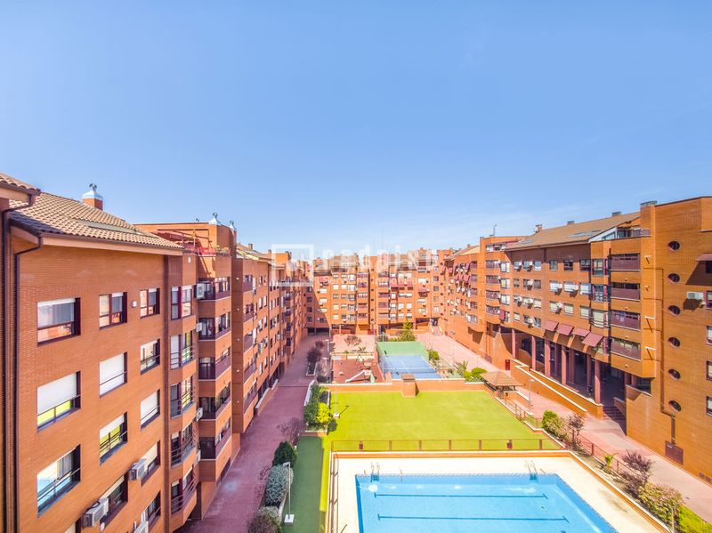 Foto a5a502f2-ea34-43e7-b4ab-684acb302c14. Àtic amb calefacció aparcament piscina a Prado de Santo Domingo Alcorcón