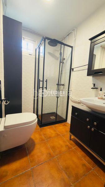 Foto 526d40e8-7ab4-4bb4-b123-ed1a1a34b567. Edificio in Palomeras Bajas Madrid