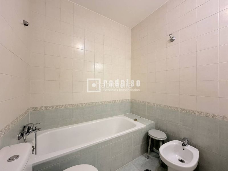 Foto fa05d673-f1e2-4252-a002-50637b9438a1. Lloguer àtic a Moscardó Madrid
