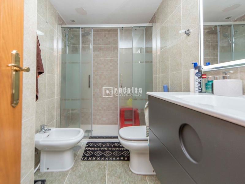 Foto 0e7d0ac8-9c05-4a12-8e6a-49243a280880. Chalet avec chauffage piscine dans Hispanoamérica-Comunidades Valdemoro