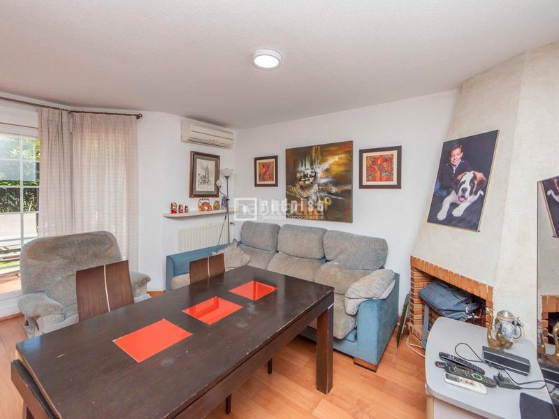 Foto 2089ee68-c09e-4ce6-8dd0-28ab072f413c. Chalet avec chauffage piscine dans Hispanoamérica-Comunidades Valdemoro