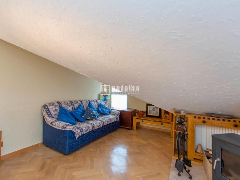 Foto 87d419e6-9b9d-49ba-aeee-7374a7e49d60. Xalet amb calefacció aparcament piscina a Restón I-Restón II Valdemoro