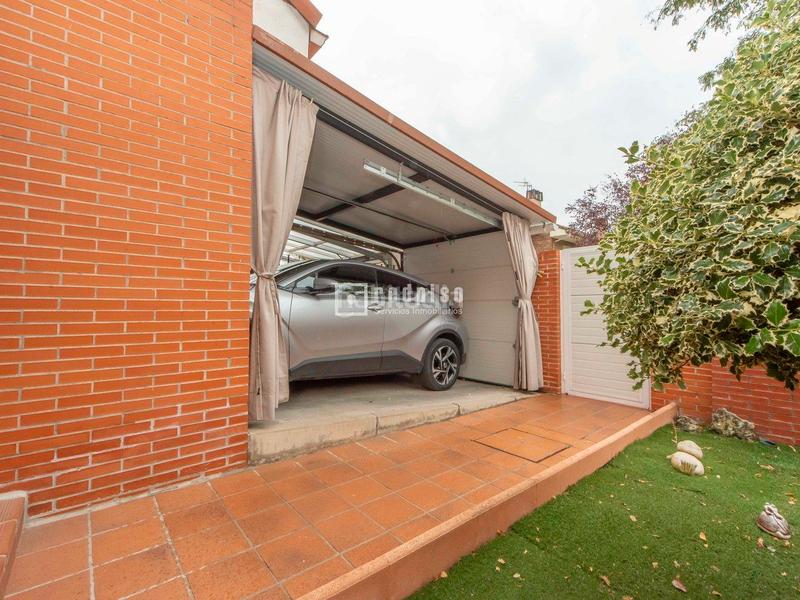 Foto e964c0ce-52cc-4809-bf77-38a82c2174c7. Xalet amb calefacció aparcament piscina a Restón I-Restón II Valdemoro