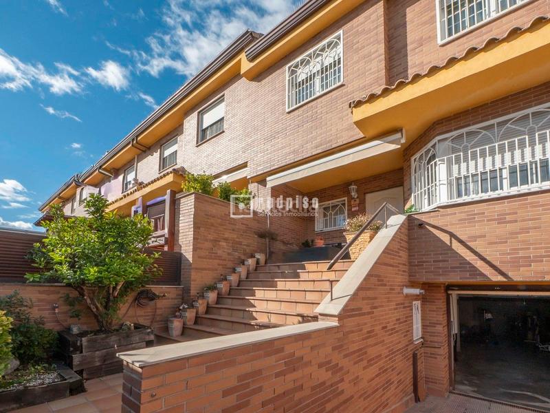 Foto 4227a601-88c2-4d99-b4b2-357db358107d. Chalet avec chauffage parking dans Restón I-Restón II Valdemoro