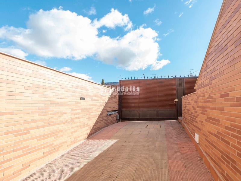 Foto cb34b0e3-793b-416b-8dbb-7052eb53162a. Chalet avec chauffage parking dans Restón I-Restón II Valdemoro