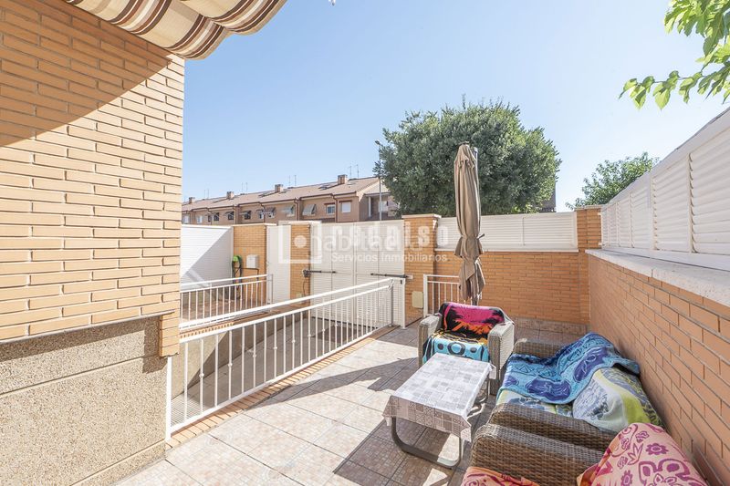 Foto 207368d1-d22e-4267-bc55-e548baed85c5. Chalet  con piscina zona caracol en Altos del Olivar-El Caracol Valdemoro