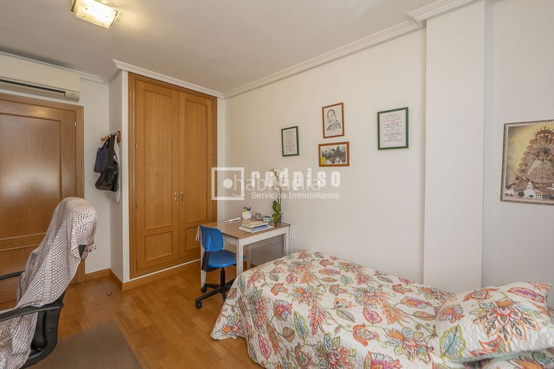 Foto 256a4dfc-f91d-4bd0-a090-894651db3aa0. Chalet  con piscina zona caracol en Altos del Olivar-El Caracol Valdemoro