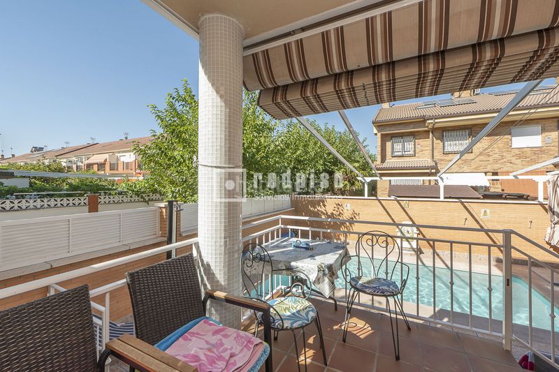 Foto 3f4de809-d4fd-48eb-9b9e-c4b9a09b69ae. Chalet  con piscina zona caracol en Altos del Olivar-El Caracol Valdemoro