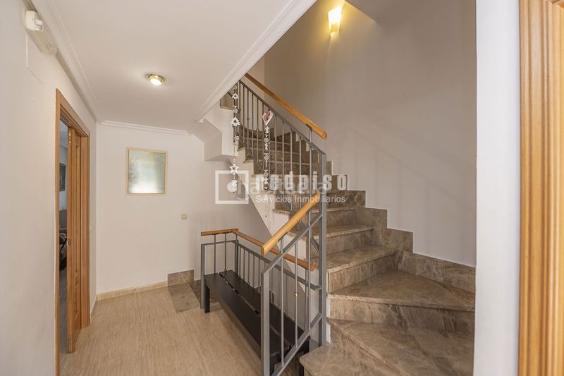 Foto 4348bd72-b796-4748-9b35-f79d5aa23c0a. Chalet  con piscina zona caracol en Altos del Olivar-El Caracol Valdemoro