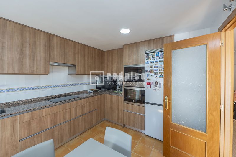 Foto 44f1a3e7-24ad-4864-829f-3932410cb826. Chalet  con piscina zona caracol en Altos del Olivar-El Caracol Valdemoro