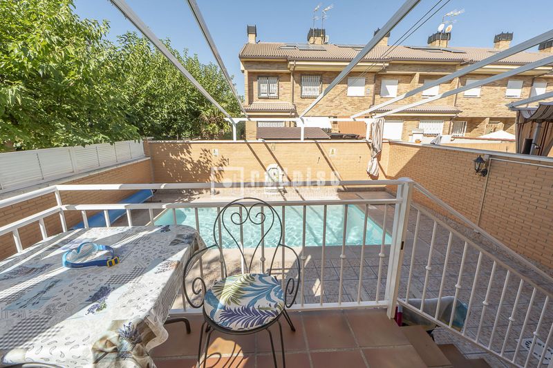 Foto 50b1e10f-2350-46ab-8d21-97468cb298a1. Chalet  con piscina zona caracol en Altos del Olivar-El Caracol Valdemoro