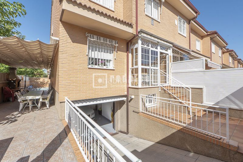 Foto 550c8e82-43d2-47c3-ba9c-27bd947452bf. Chalet  con piscina zona caracol en Altos del Olivar-El Caracol Valdemoro