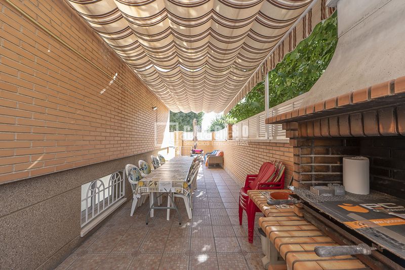 Foto 576b213c-428d-41c2-a019-a9a68dc40fff. Chalet  con piscina zona caracol en Altos del Olivar-El Caracol Valdemoro