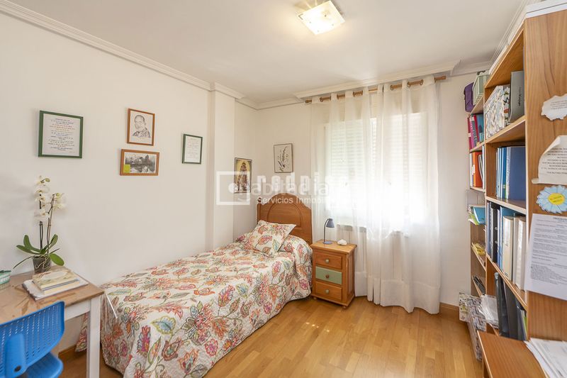 Foto d6c67bc3-60bb-4649-a220-d2aff22e515d. Chalet  con piscina zona caracol en Altos del Olivar-El Caracol Valdemoro