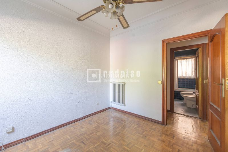 Foto ff1369c1-8495-4a9d-b1e5-392a2c045d41. Flat with heating in San Juan Bautista Madrid