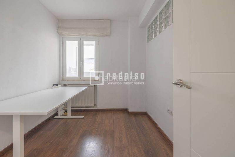 Foto d353b095-3d3d-418a-a122-998bc581915d. Pis amb calefacció aparcament a Colina Madrid