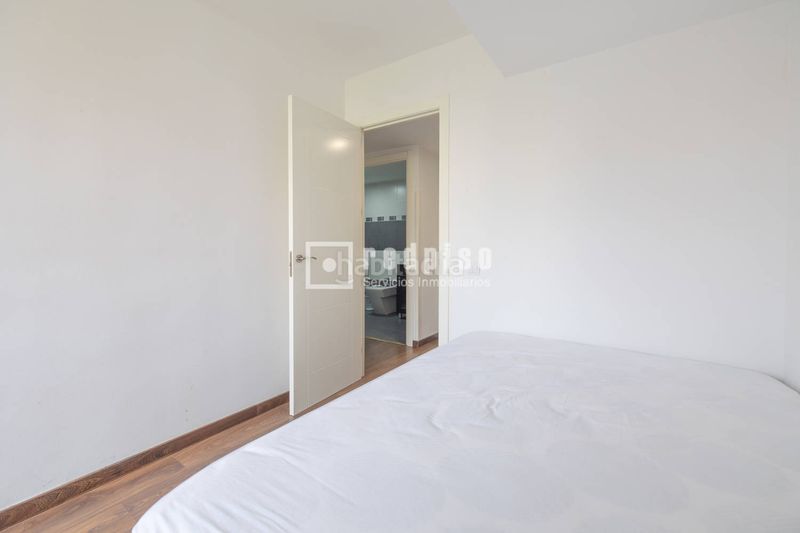 Foto 7f3a2c7d-ef64-4f50-b7fd-6be7c4bff5fb. Piso en Colina Madrid