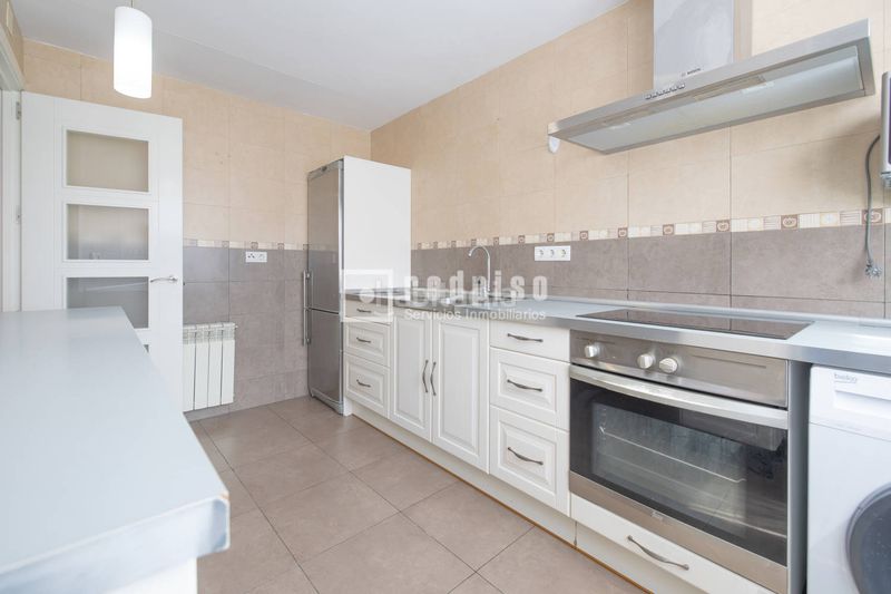 Foto a123c567-7f4c-4659-93aa-d6bf20c6345f. Piso en Colina Madrid