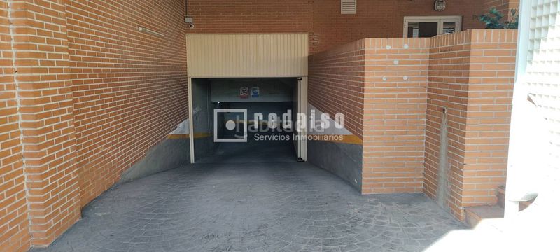 Foto e5bdaeed-a31f-418e-831e-b495bbee3e3c. Aparcament cotxe a Colina Madrid