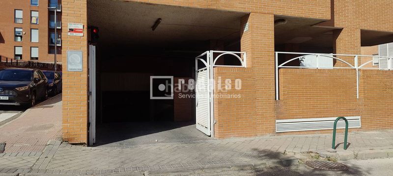 Foto 1f0f0e1e-de4f-44cb-b764-2a7a8915236c. Affitto posto auto in Colina Madrid