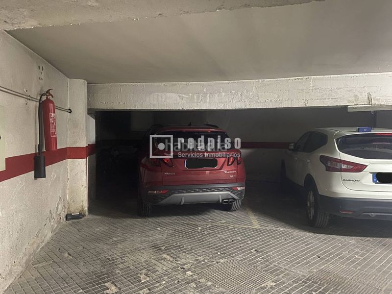 Foto fbc33a61-486e-460e-8ddf-eb1298d3bea7. Aparcament cotxe a Colina Madrid