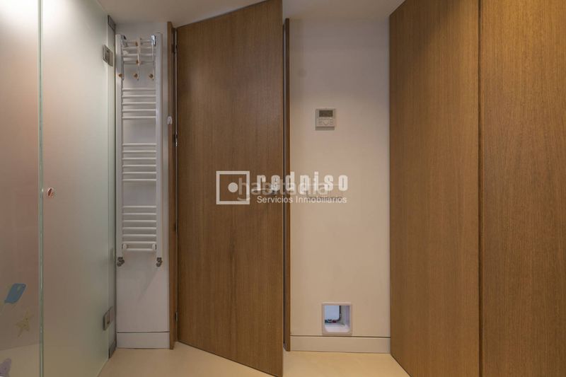 Foto 311c6bbe-b1bc-4520-bd16-93ab00e8de4e. Piso en Colina Madrid