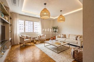 Flat in de Emiliano Barral
