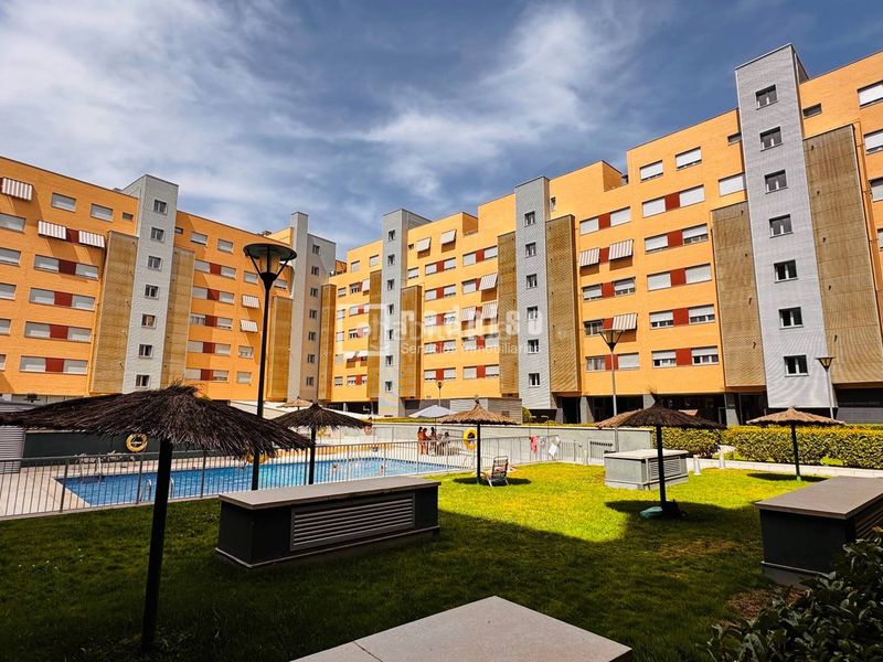 Foto adad7db5-6778-4114-9aff-8b3963495b92. Lloguer àtic amb calefacció aparcament piscina a Getafe