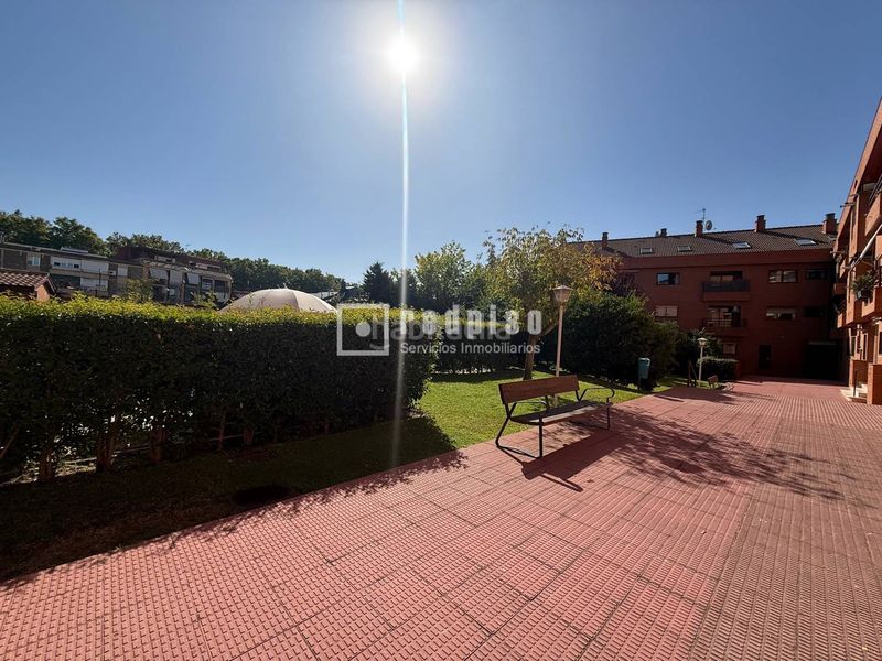 Foto d370ecc3-22f1-4ff8-8199-93e0dcf80c7a. Flat in del risco de los claveles 5 in Aravaca Madrid