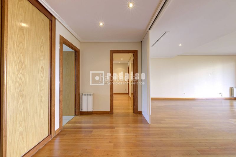 Foto 4c20b070-1bf9-4b3f-9dab-0de9610903dc. Flat in de josé bastos 9 in Valdemarín Madrid