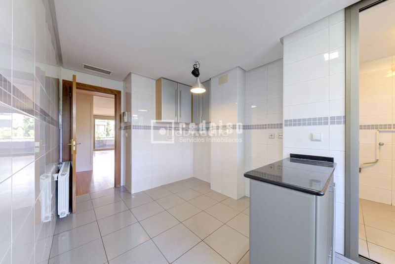 Foto 80f32cc0-a75c-43e3-8089-0782580d1e42. Flat in de josé bastos 9 in Valdemarín Madrid