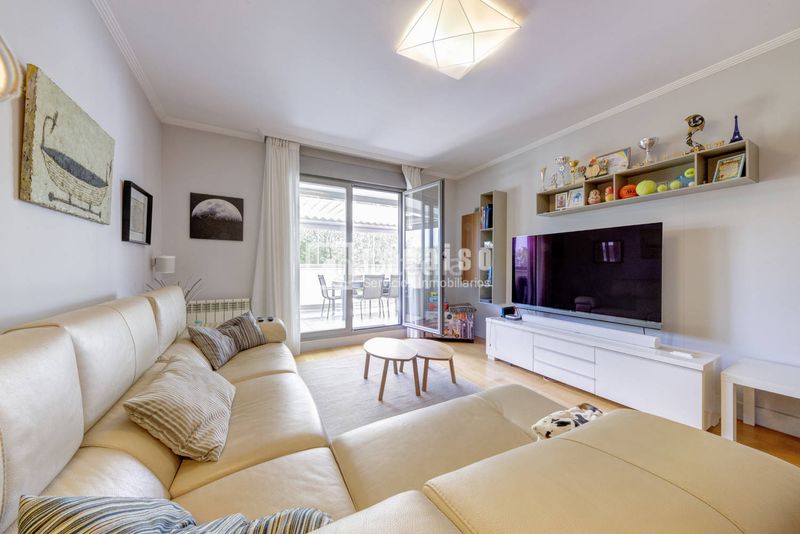 Foto 03af489b-871d-4c49-b368-9201492ff8f7. Flat with heating parking pool in Aravaca Madrid