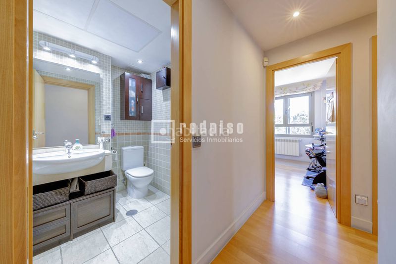 Foto 2055b382-2721-4488-81f9-75f750136bcf. Flat with heating parking pool in Aravaca Madrid