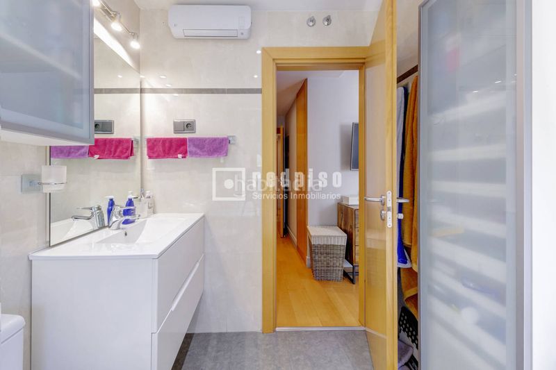 Foto 414e600c-d324-40f4-9eb8-ebf8dd6511a3. Flat with heating parking pool in Aravaca Madrid