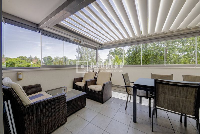 Foto 4b47307f-20c1-40a6-b685-06ef8a4d8e71. Flat with heating parking pool in Aravaca Madrid