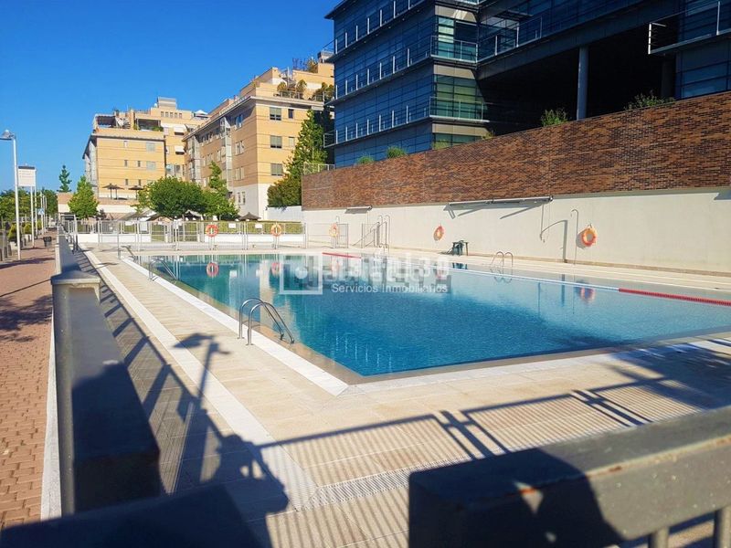 Foto 4c4b1be9-7cfd-41ef-812c-a5d17ace60eb. Flat with heating parking pool in Aravaca Madrid