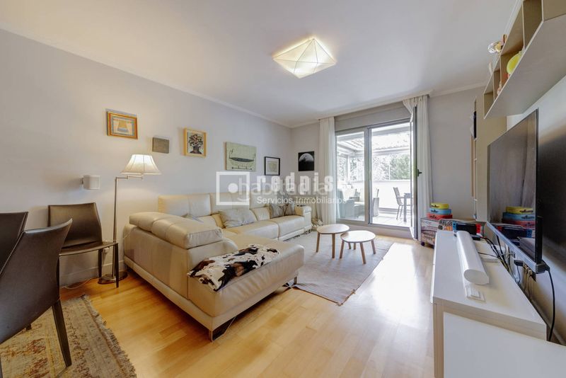 Foto a6001ea9-0e06-40d8-b39f-3c8f504125bb. Flat with heating parking pool in Aravaca Madrid