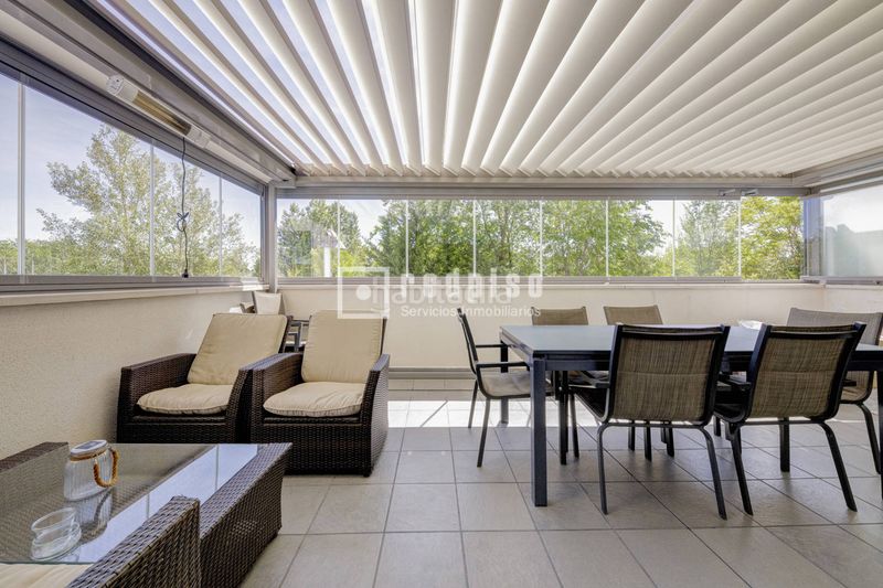 Foto bd1eea8d-eee4-40f4-875b-1080bb232118. Flat with heating parking pool in Aravaca Madrid