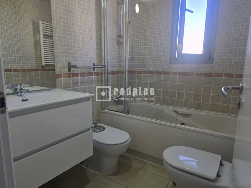 Foto 3f59d779-ef5f-4999-a76c-c941c8b897cf. Miete etagenwohnung mit heizung parking pool in Aravaca Madrid