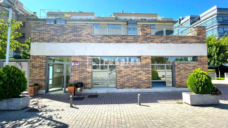 Foto 65d845a4-2a3f-493c-b6e6-5646c8716782. Miete etagenwohnung mit heizung parking pool in Aravaca Madrid