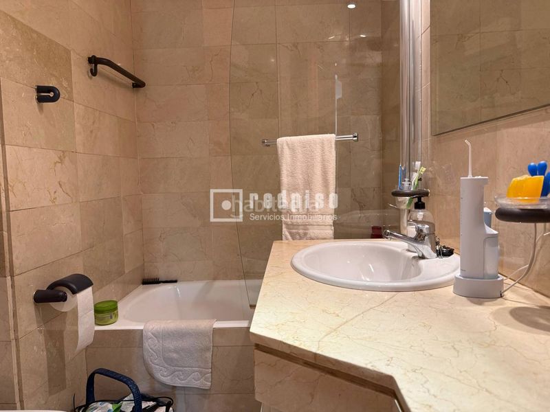 Foto f65e974e-4259-4b14-bba0-883da2eff470. Apartment with heating parking in Aravaca Madrid