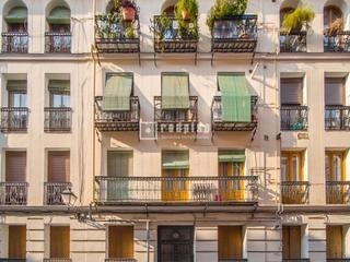Pis  De la escuadra. Vivienda en pleno centro de madrid, con trastero y patio de uso