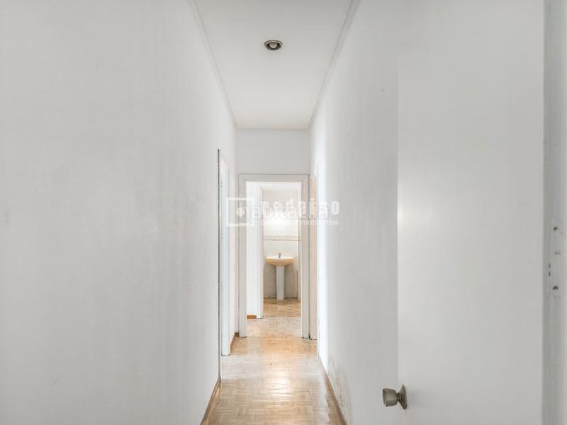 Foto f2d79147-447e-4b99-afe5-a21211ca9204. Pis amb calefacció aparcament a Embajadores-Lavapiés Madrid