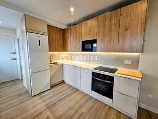 Lloguer Pis  De la alameda. Elegante piso reformado con balcón junto al paseo del prado