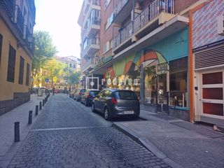 Aparcament cotxe a de la Sombrerería