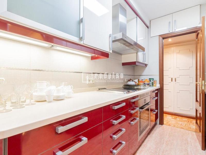 Foto ea7f3bb0-2de9-4a0f-95e8-6c976926f265. Piso se vende piso en avenida bruselas en Guindalera Madrid